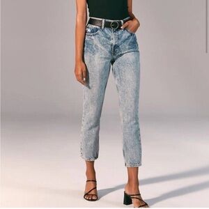 Abercrombie & Fitch High Rise Mom Jeans